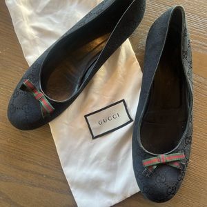 Classic Black Gucci Logo Ballet Flats